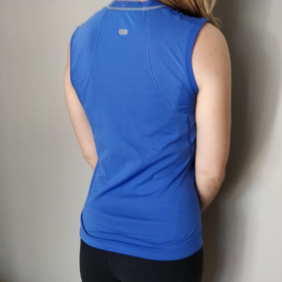Blue dry-fit tank top - Picture 2 of 2